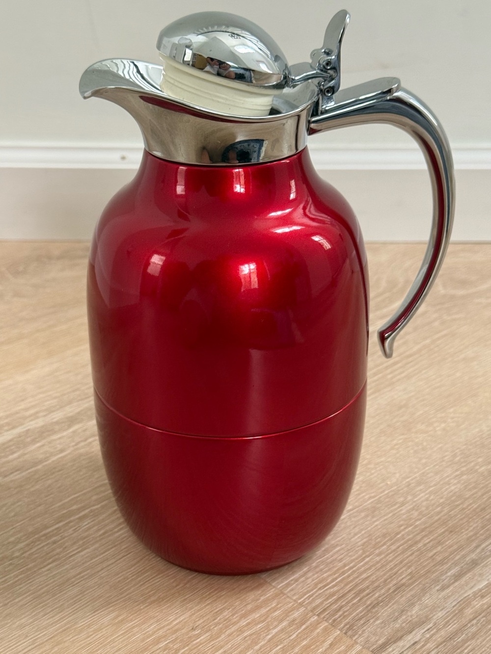 Alfi Helena 1.0-Liter Thermal Carafe Red Metallic Finish Chrome Handle Accent